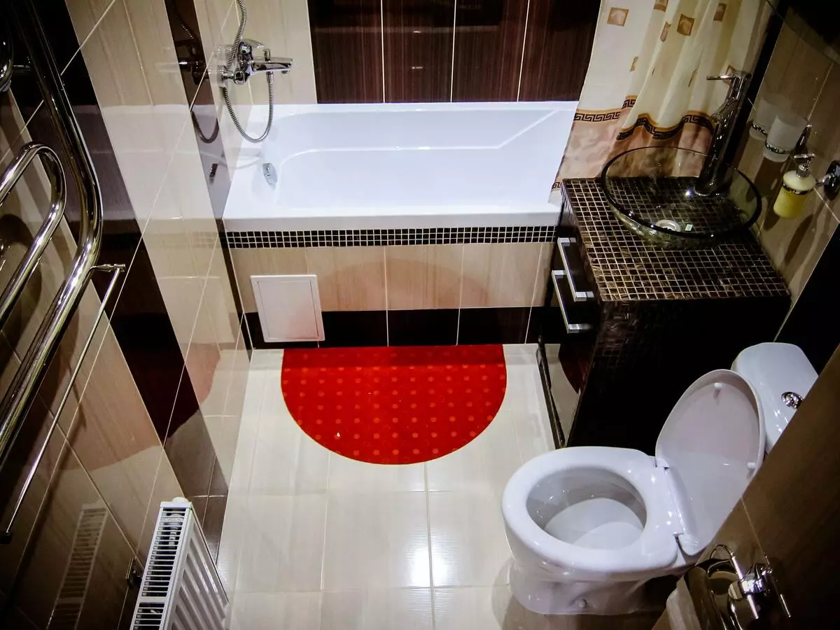 Khrushchev（75枚の写真）にある浴室を組み合わせた浴室：トイレと組み合わせた小さなお風呂のデザイン。部屋はどんなサイズですか？洗濯機が付いているバスルームのインテリアデザインのアイデア 10081_26