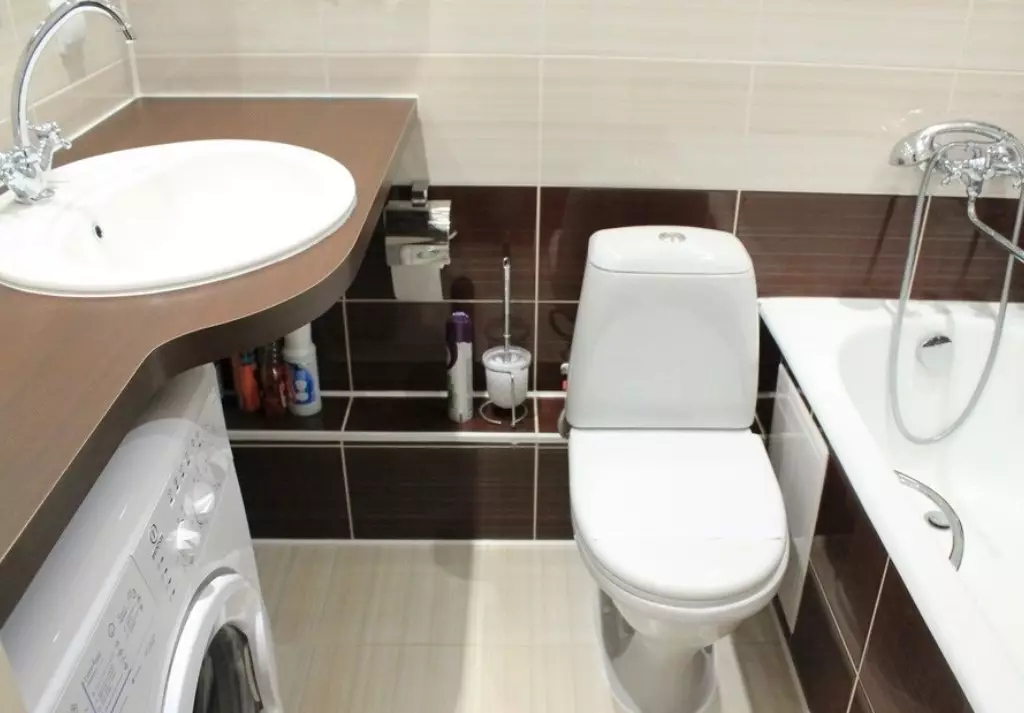 Khrushchev（75枚の写真）にある浴室を組み合わせた浴室：トイレと組み合わせた小さなお風呂のデザイン。部屋はどんなサイズですか？洗濯機が付いているバスルームのインテリアデザインのアイデア 10081_6
