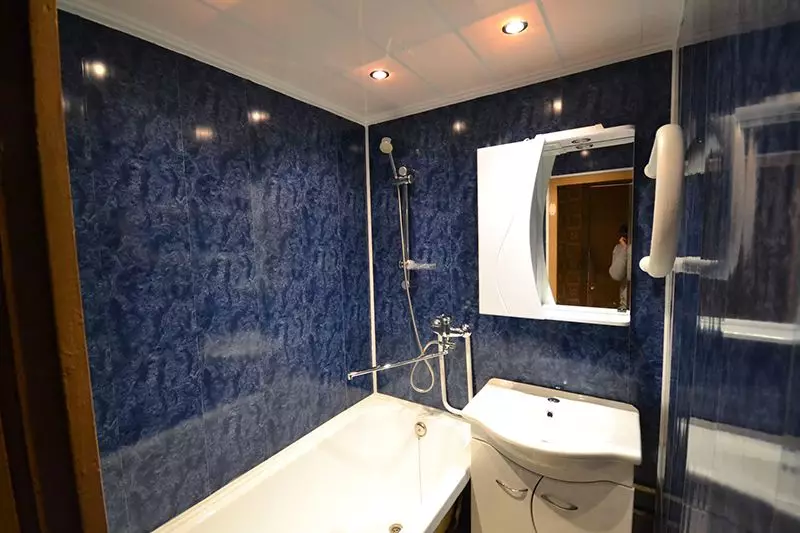 Khrushchev（75枚の写真）にある浴室を組み合わせた浴室：トイレと組み合わせた小さなお風呂のデザイン。部屋はどんなサイズですか？洗濯機が付いているバスルームのインテリアデザインのアイデア 10081_65