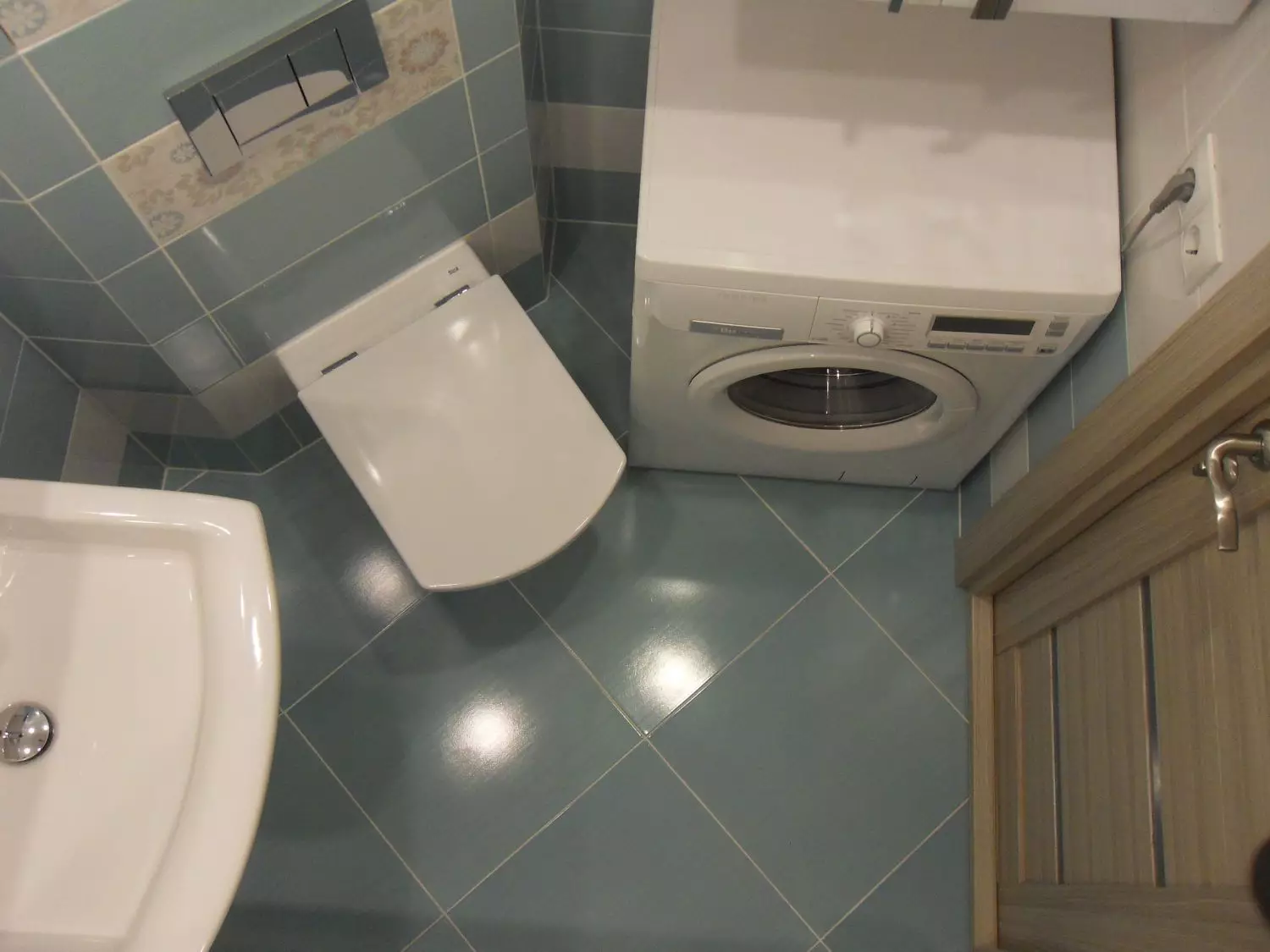 Khrushchev（75枚の写真）にある浴室を組み合わせた浴室：トイレと組み合わせた小さなお風呂のデザイン。部屋はどんなサイズですか？洗濯機が付いているバスルームのインテリアデザインのアイデア 10081_67