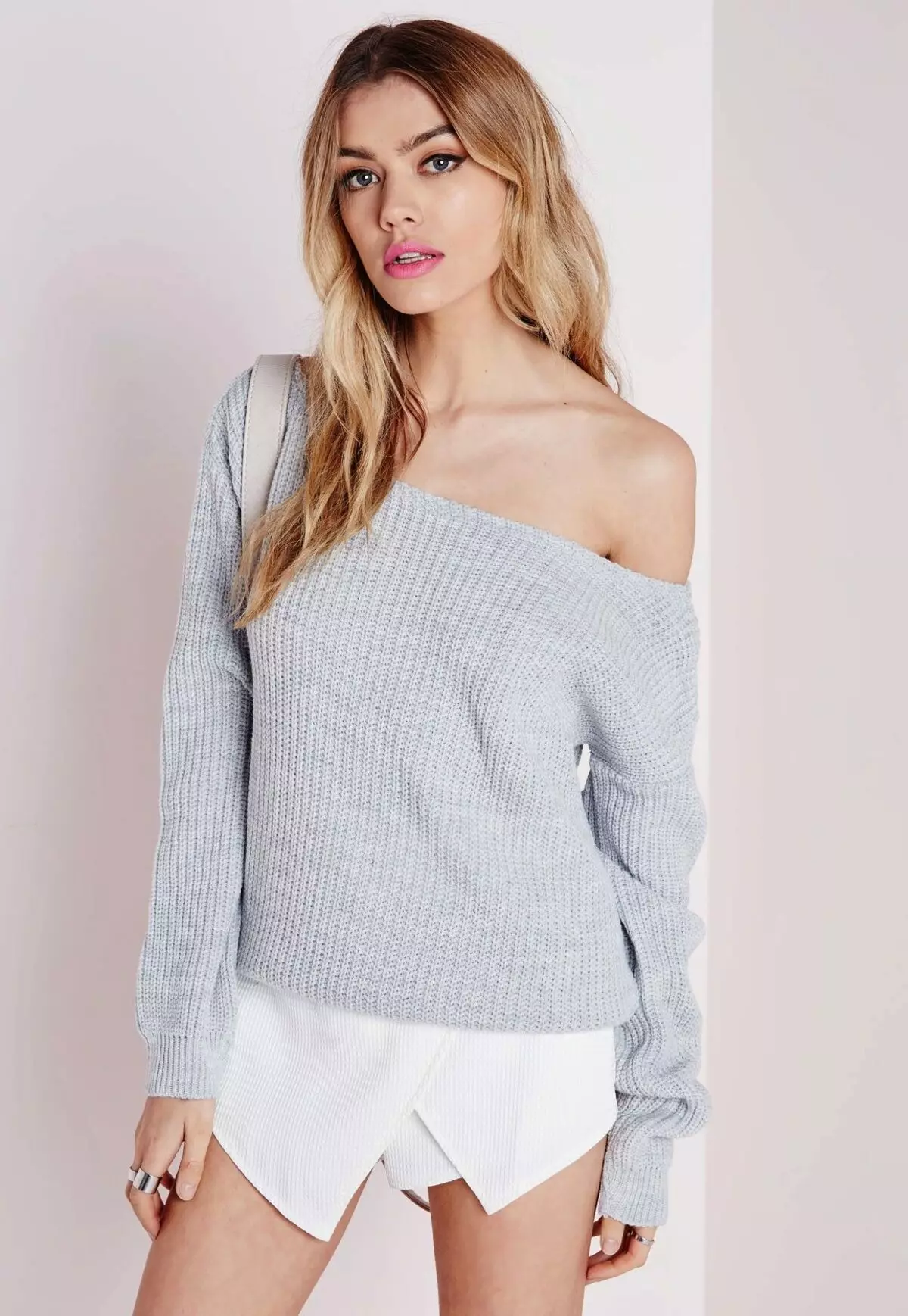 Sweter na jednym ramieniu (46 zdjęć), sweter z rozdrobnionym ramieniem 1008_6