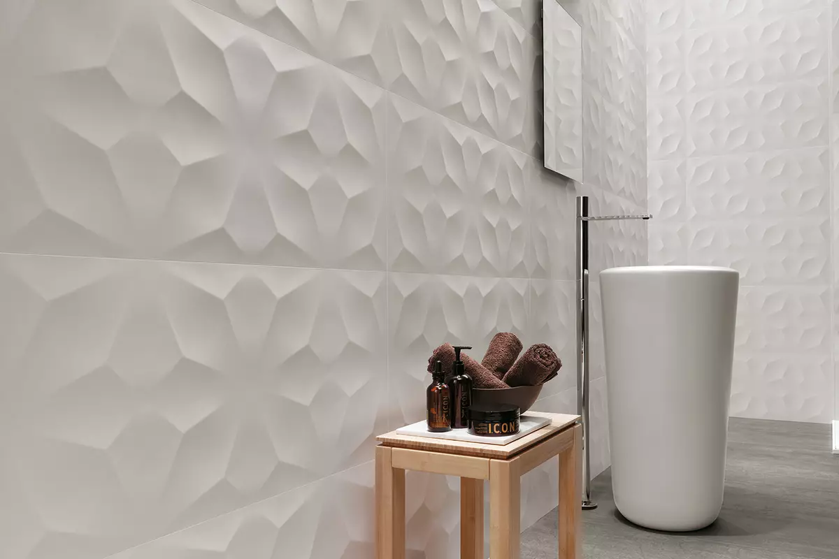浴室的浮雕瓷砖（27张）：瓷砖波浪的优点和缺点。波浪瓷砖设计。浴室内部的压纹瓷砖的例子 10090_12