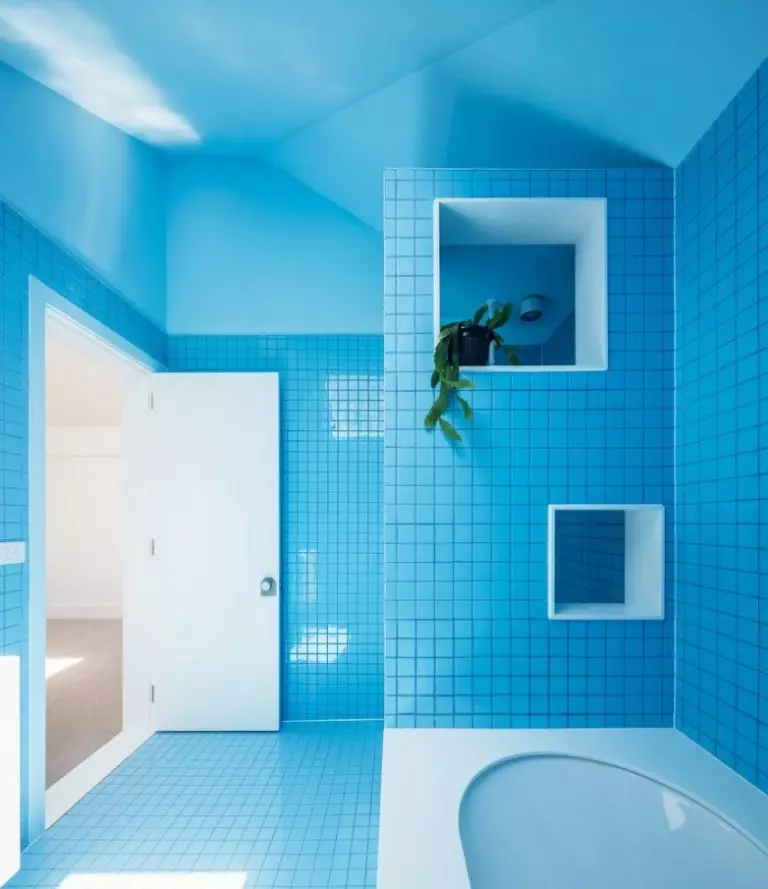 Plave pločice za kupaonicu (50 slike): Zidne keramičke pločice plave u kupatilu, Laguna prikupljanje i druge serije iz Rusije 10107_22