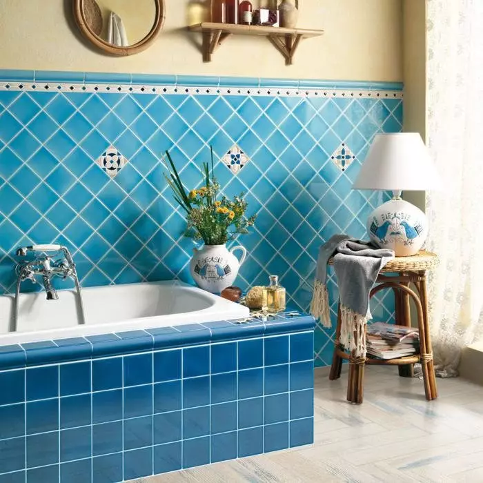Plave pločice za kupaonicu (50 slike): Zidne keramičke pločice plave u kupatilu, Laguna prikupljanje i druge serije iz Rusije 10107_40