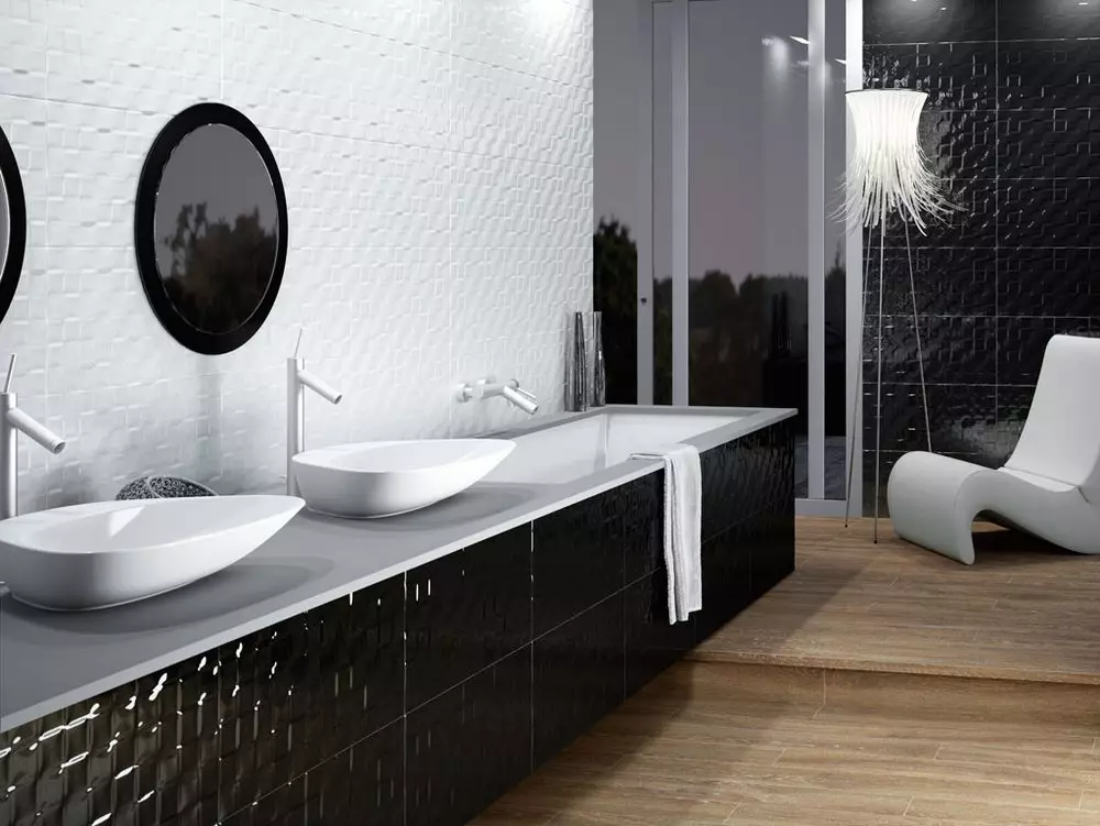 Glanzende badkamer tegel: keramiek en andere tegels op de vloer, met aan de muur gemonteerde glanzende tegels. Voor-en nadelen 10112_11