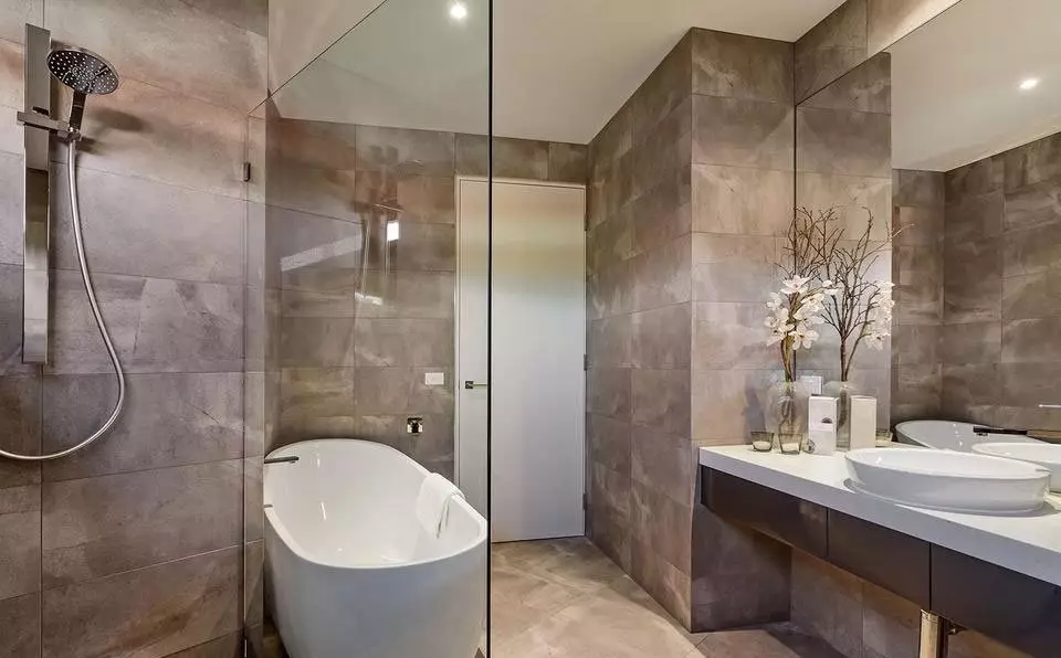 浴室的棕色瓷磚（66張照片）：衛浴內部棕色色調的陶瓷和其他瓷磚 10113_38