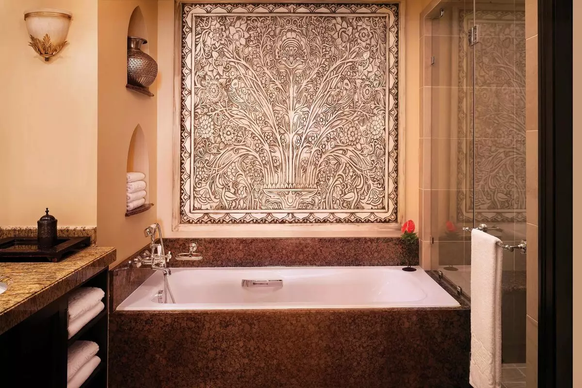 浴室的棕色瓷砖（66张照片）：卫浴内部棕色色调的陶瓷和其他瓷砖 10113_56