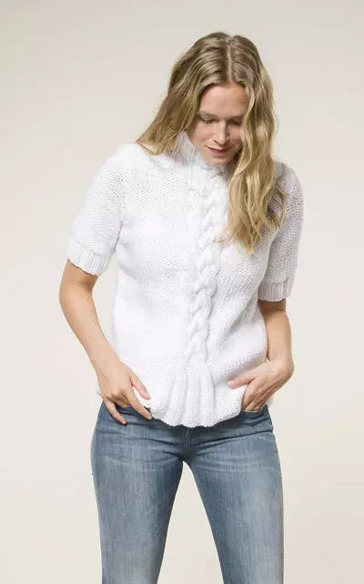 Бял пуловер (65 снимки): плетени, бяло-черно, пуловер на голям чифтосване от прежда, как да избелите женския вълнен пуловер вкъщи 1011_13