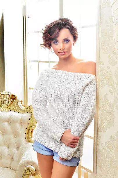 Սպիտակ սվիտեր (65 լուսանկար). Տրիկոտաժե, սպիտակ-սեւ, մանվածքից մեծ զուգավորում, ինչպես կարելի է սպիտակեցնել կին բրդյա սվիտեր տանը 1011_35