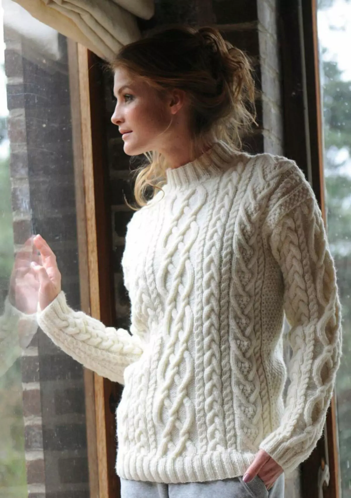 白色毛衣（65張照片）：針織，白色黑色，毛衣大型紗線，如何漂白在家的女性羊毛毛衣 1011_42