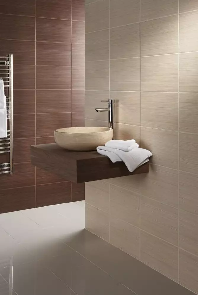 Piastrelle beige per il bagno (50 foto): Design di piastrelle opache e lucide in colori beige, piastrelle in ceramica all'interno e altre opzioni 10120_7