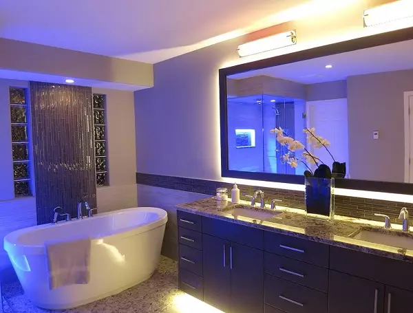 Vegglamper på badet: LED og andre fuktighetsbeskyttelseslamper på veggen. Grad av beskyttelse av fuktsikker lamper 10130_10