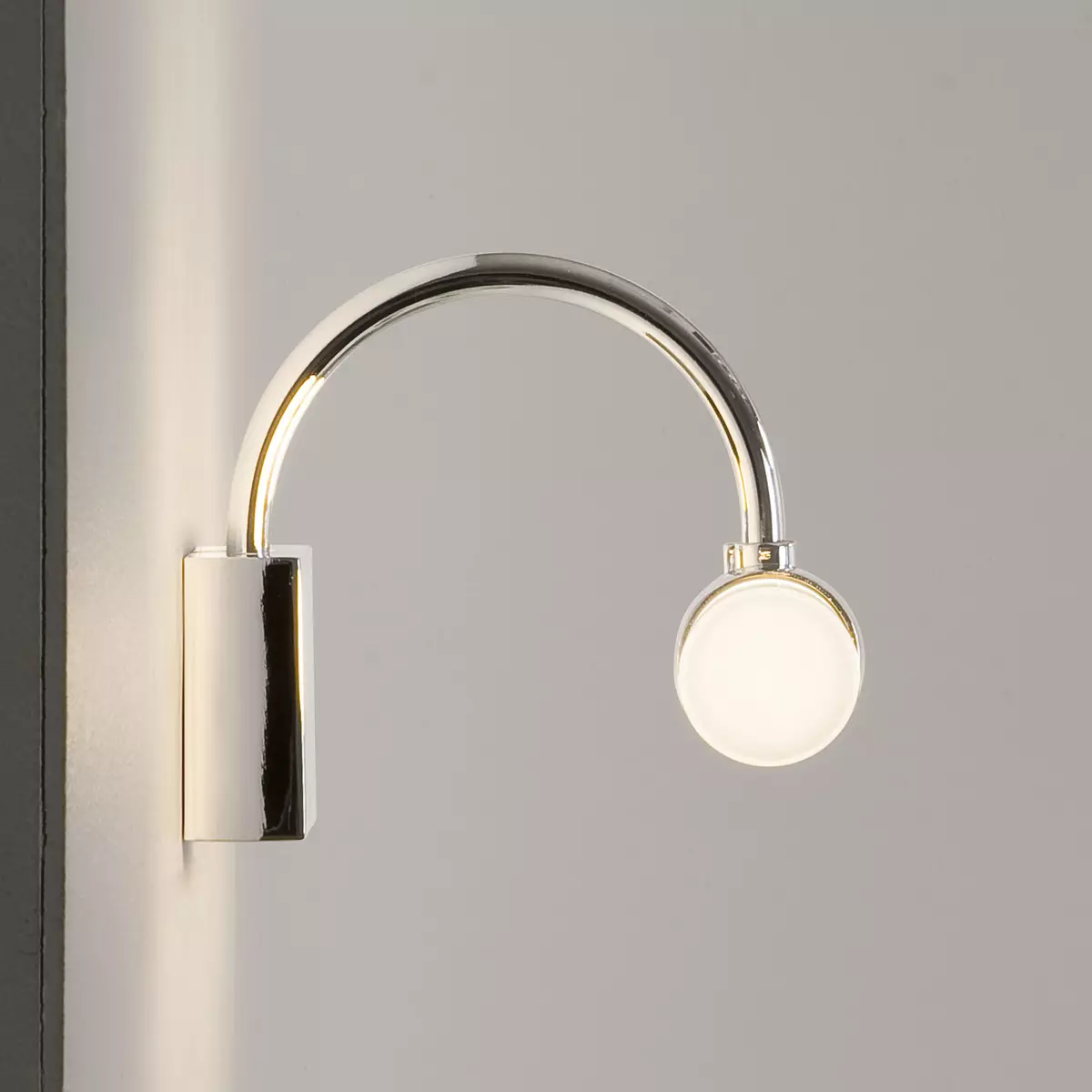 Vegglamper på badet: LED og andre fuktighetsbeskyttelseslamper på veggen. Grad av beskyttelse av fuktsikker lamper 10130_19