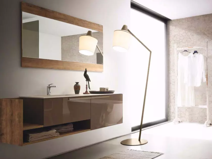 Belysning i badrummet (88 bilder): Exempel på designen av ett litet och stort rum med belysning, urval av fuktsäkert ledband och andra lampor 10135_33