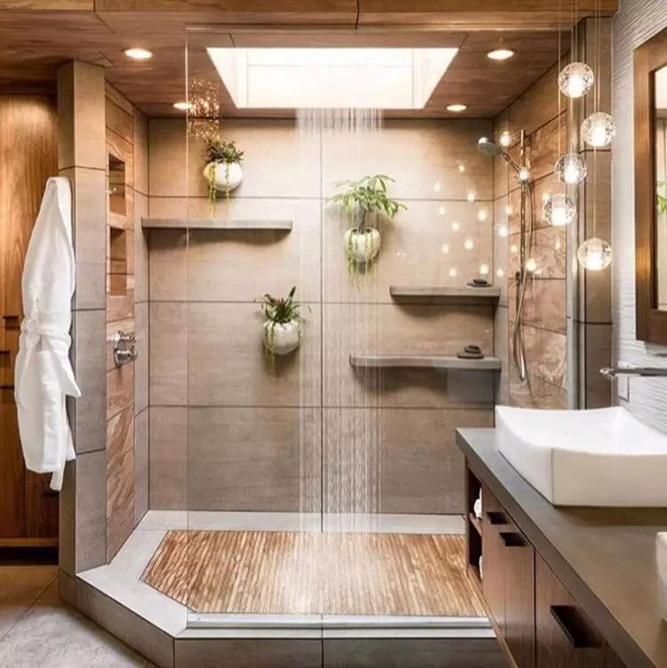 Apšvietimas vonios kambaryje (88 nuotraukos): mažo ir didelio kambario dizaino pavyzdžiai su apšvietimu, drėgmės atsparios LED juostos ir kitų lempų parinkimas 10135_8