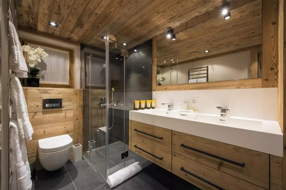 Ванна кімната в дерев'яному будинку (97 фото): дизайн і обробка душової в будинку з бруса, цікаві рішення для інтер'єру, варіанти облаштування 10138_69