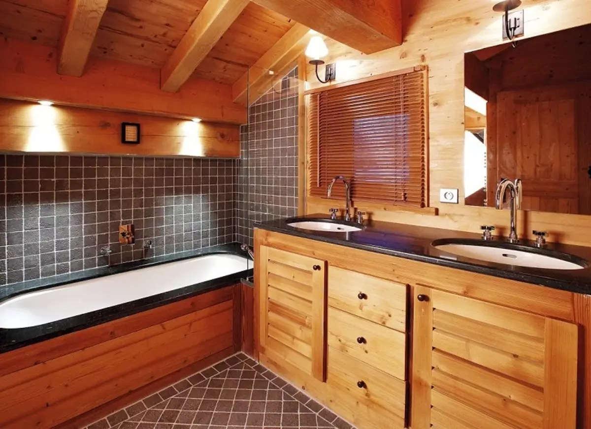 Ванна кімната в дерев'яному будинку (97 фото): дизайн і обробка душової в будинку з бруса, цікаві рішення для інтер'єру, варіанти облаштування 10138_71