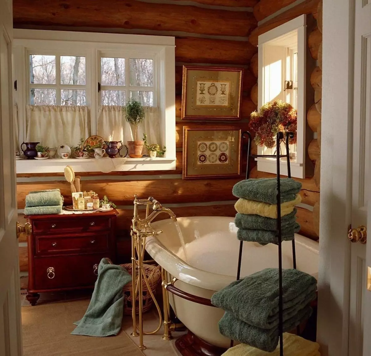 Ванна кімната в дерев'яному будинку (97 фото): дизайн і обробка душової в будинку з бруса, цікаві рішення для інтер'єру, варіанти облаштування 10138_80
