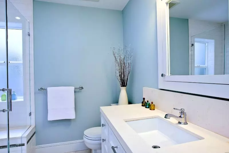 עיצוב חדר אמבטיה 4 מטרים רבועים. M (97 תמונות): עיצוב פנים מודרני של חדר קטן 4 מטרים רבועים, רעיונות תכנון 10139_53
