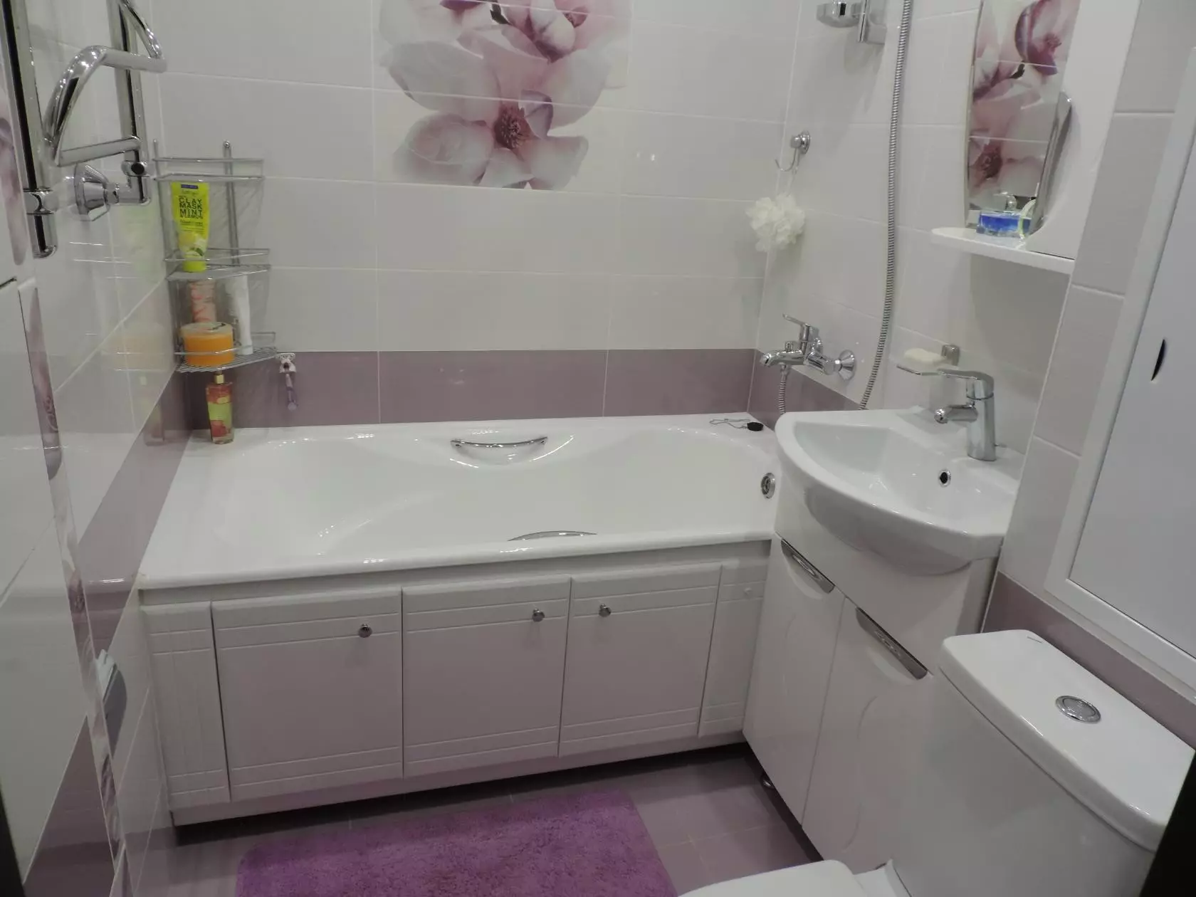 I-Bathroom Design 4 amamitha-skwele. M (97 Izithombe): Imiklamo yanamuhla yangaphakathi yegumbi elincane amamitha-skwele, imibono yokuhlela 10139_54