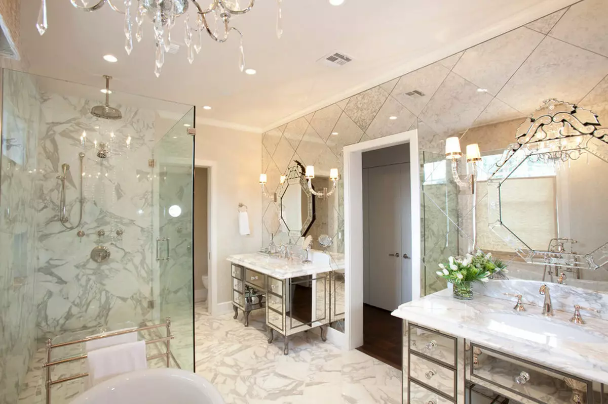 Belysning för spegeln i badrummet: Hur man väljer en lampa i badrummet för en 45 cm spegel och 80x80 cm? Belysning med hjälp av sconce och andra alternativ 10141_46