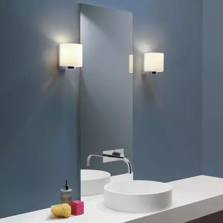 Belysning för spegeln i badrummet: Hur man väljer en lampa i badrummet för en 45 cm spegel och 80x80 cm? Belysning med hjälp av sconce och andra alternativ 10141_75