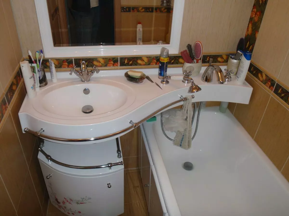 حمام در خروشچف (97 عکس): طراحی اتاق کوچک، گزینه های اتمام، استاندارد های استاندارد اتاق های داخلی 10144_31
