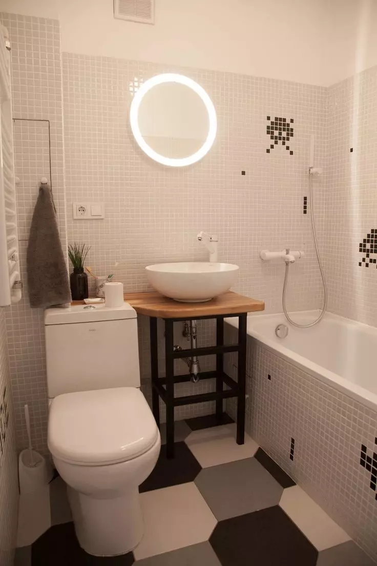 ห้องน้ำใน Khrushchev (97 รูป): การออกแบบห้องเล็ก ๆ ตัวเลือกการตกแต่งห้องพักขนาดเล็กมาตรฐานตัวอย่างภายใน 10144_56
