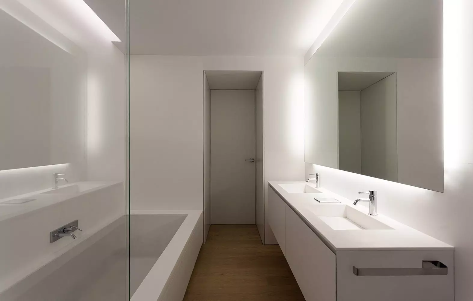 बाथरूम डिजाइन (1 pictud0 फोटोहरू): परियोजना 2021 र भित्री डिजाइन विचारहरू। कोठा कसरी सुसज्जित बनाउने? डिजाइनरबाट अनुपालनका लागि सरल र एलिट विकल्पहरू 10147_38