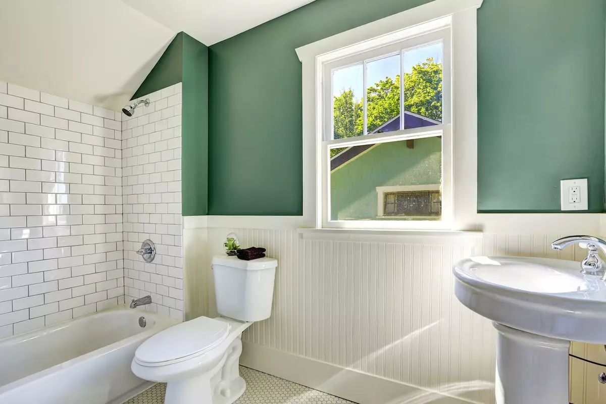 Kúpeľňa Design (170 fotiek): Projekty 2021 a nápady na dizajn interiéru. Ako vybaviť izbu? Jednoduché a elitné možnosti pre usporiadanie od dizajnérov 10147_75