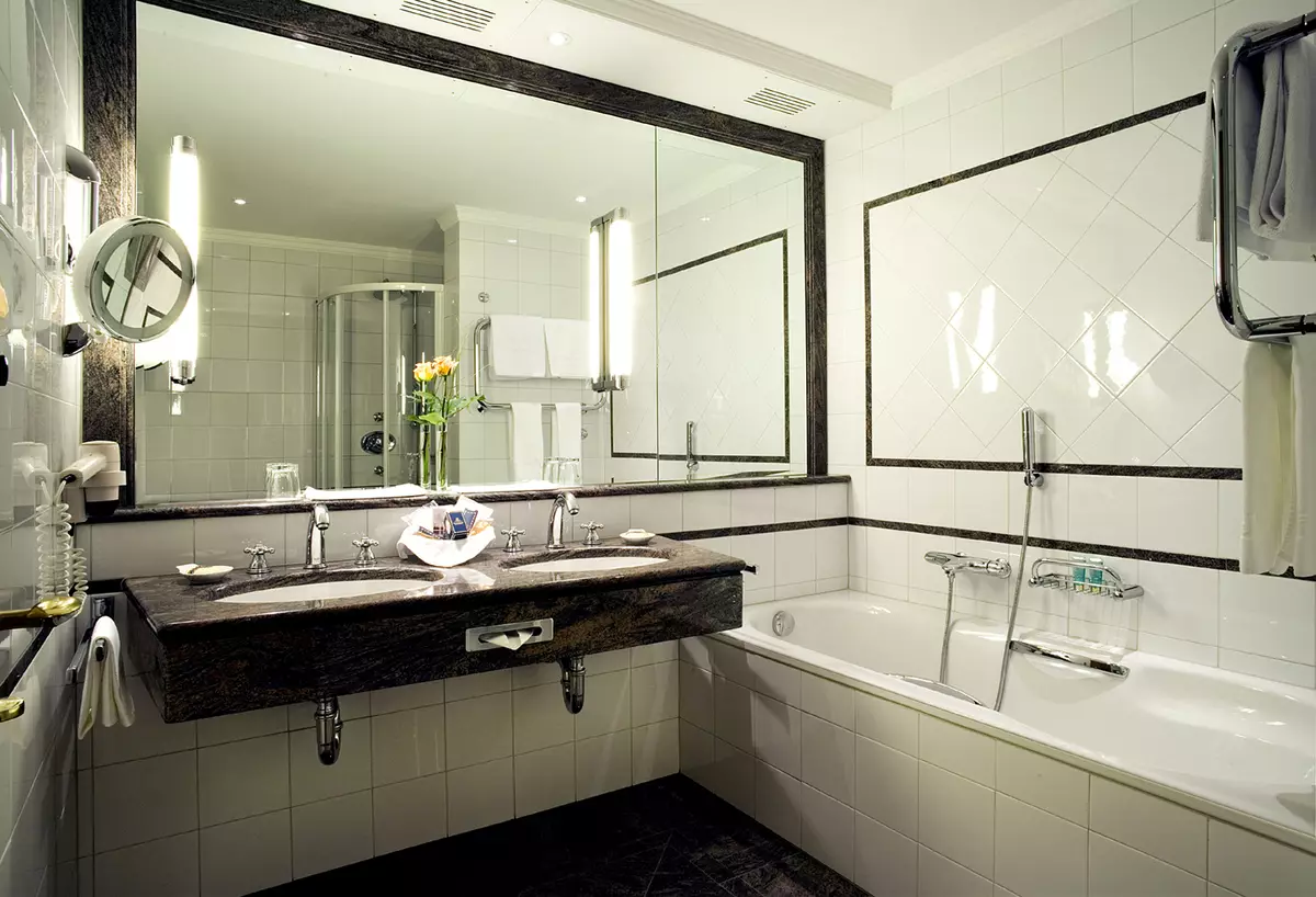 Design de banheiro sem vaso sanitário (37 fotos): Design do quarto 170x170 e colocando outros tamanhos 10149_17