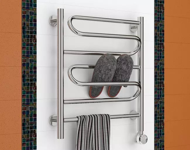 Rails de serviettes électriques pour la salle de bain: modèles avec thermostat et sans. Comment choisir un serpent? Propriété Reviews 10151_11