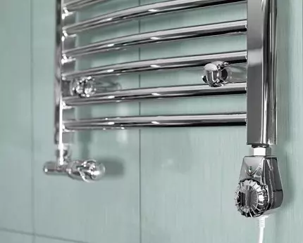 Elektrische handdoekrails voor de badkamer: modellen met thermostaat en zonder. Hoe een slang te kiezen? Eigendom beoordelingen 10151_2