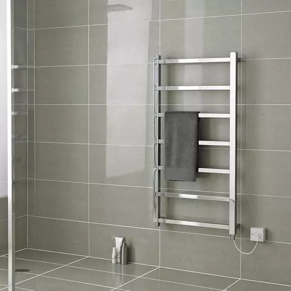 Rails de serviettes électriques pour la salle de bain: modèles avec thermostat et sans. Comment choisir un serpent? Propriété Reviews 10151_23