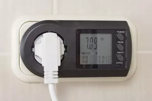 Rails de serviettes électriques pour la salle de bain: modèles avec thermostat et sans. Comment choisir un serpent? Propriété Reviews 10151_59