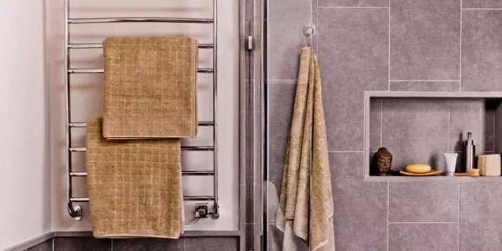 Rails de serviettes électriques pour la salle de bain: modèles avec thermostat et sans. Comment choisir un serpent? Propriété Reviews 10151_9