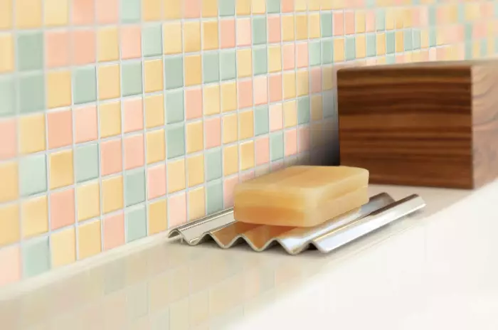 Hình nền trong phòng tắm (120 ảnh): Các tính năng của hình nền ảnh chống nước, có thể giặt được hình nền tự dính chống ẩm và đồ thủy tinh cho phòng tắm. Điều gì phù hợp hơn? Đánh giá 10155_105