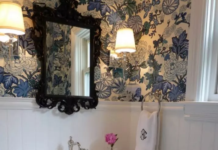 Tapeta v koupelně (120 fotografií): Vlastnosti vodotěsné fotky tapety, omyvatelná samolepicí stěna odolná proti vlhkosti a sklo pro koupelnu. Co je lepší? Recenze 10155_112