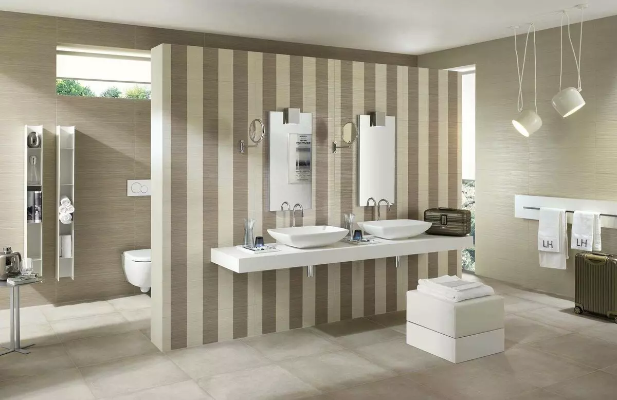 Hình nền trong phòng tắm (120 ảnh): Các tính năng của hình nền ảnh chống nước, có thể giặt được hình nền tự dính chống ẩm và đồ thủy tinh cho phòng tắm. Điều gì phù hợp hơn? Đánh giá 10155_12
