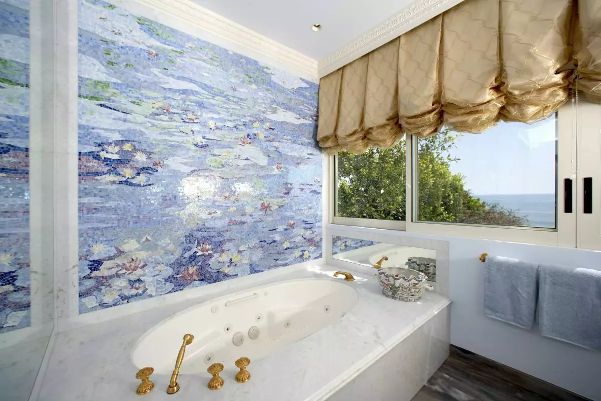 Háttérkép a fürdőszobában (120 fotók): A vízálló fotó tapéta, mosható nedvességálló öntapadós tapéta és üvegáruk a fürdőszobában. Milyen jobban illeszkedik? Vélemény 10155_21