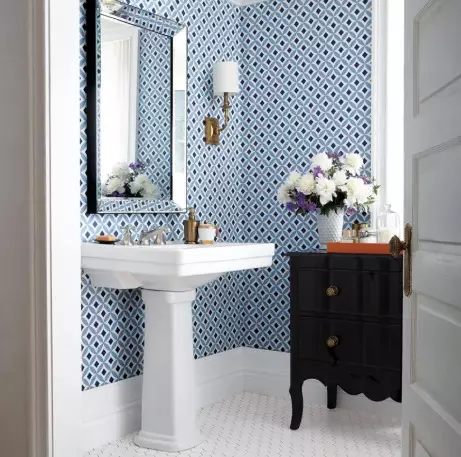 Hình nền trong phòng tắm (120 ảnh): Các tính năng của hình nền ảnh chống nước, có thể giặt được hình nền tự dính chống ẩm và đồ thủy tinh cho phòng tắm. Điều gì phù hợp hơn? Đánh giá 10155_23