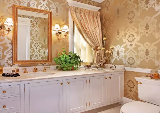 Háttérkép a fürdőszobában (120 fotók): A vízálló fotó tapéta, mosható nedvességálló öntapadós tapéta és üvegáruk a fürdőszobában. Milyen jobban illeszkedik? Vélemény 10155_28