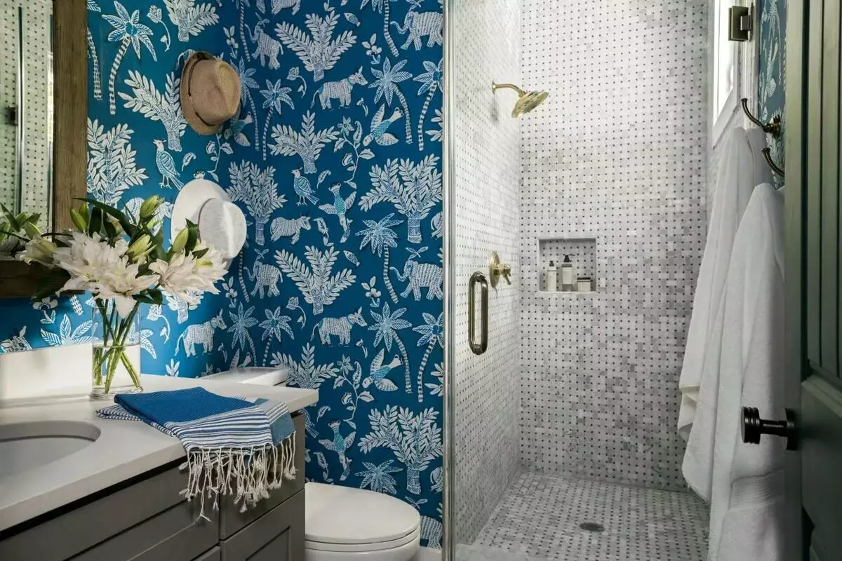 Háttérkép a fürdőszobában (120 fotók): A vízálló fotó tapéta, mosható nedvességálló öntapadós tapéta és üvegáruk a fürdőszobában. Milyen jobban illeszkedik? Vélemény 10155_39