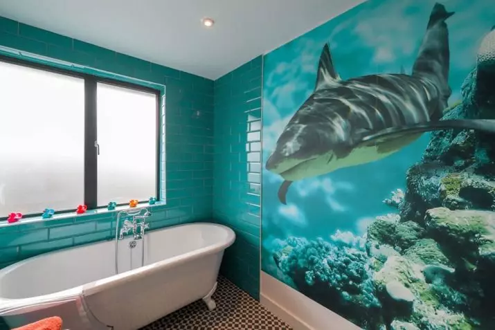 Háttérkép a fürdőszobában (120 fotók): A vízálló fotó tapéta, mosható nedvességálló öntapadós tapéta és üvegáruk a fürdőszobában. Milyen jobban illeszkedik? Vélemény 10155_54