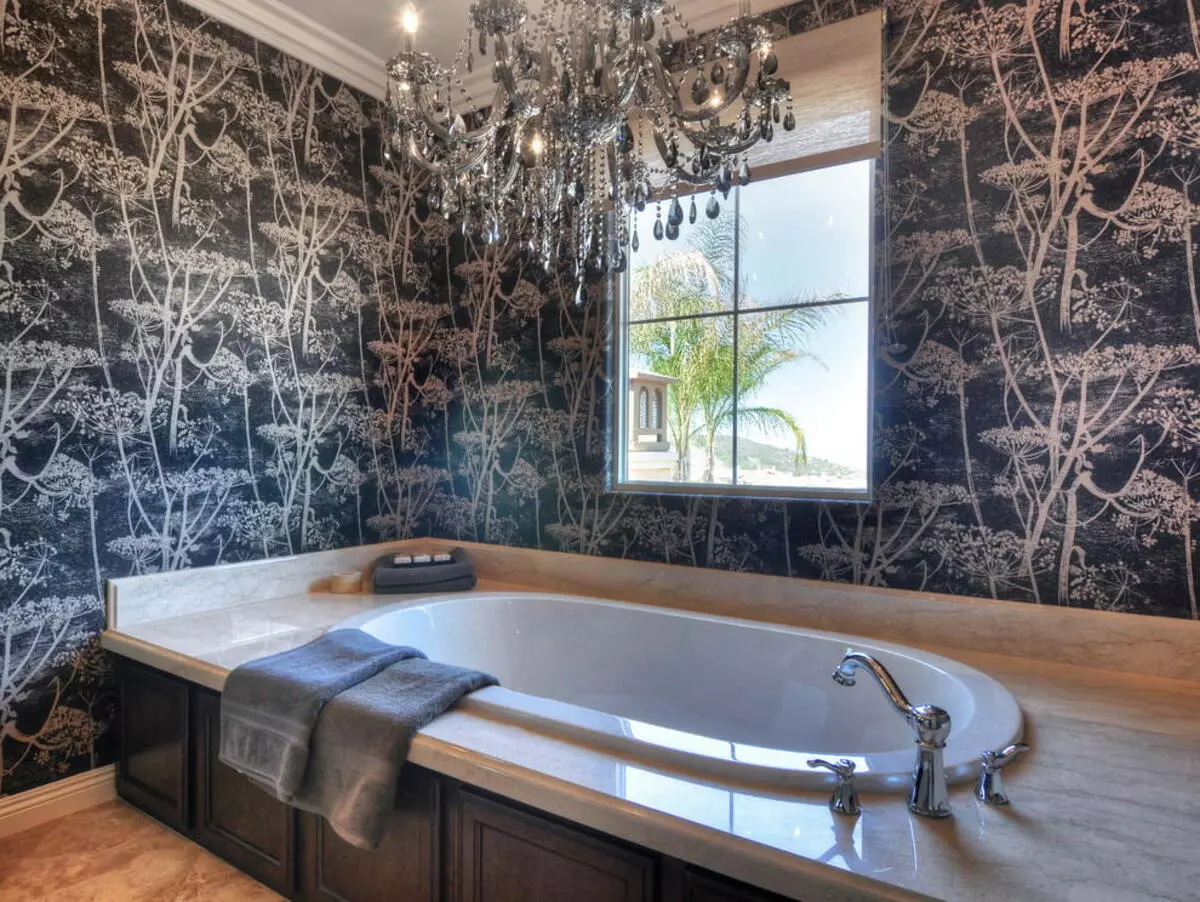 Háttérkép a fürdőszobában (120 fotók): A vízálló fotó tapéta, mosható nedvességálló öntapadós tapéta és üvegáruk a fürdőszobában. Milyen jobban illeszkedik? Vélemény 10155_57