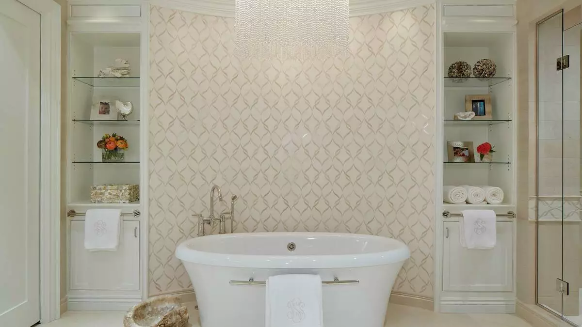 Tapeta v koupelně (120 fotografií): Vlastnosti vodotěsné fotky tapety, omyvatelná samolepicí stěna odolná proti vlhkosti a sklo pro koupelnu. Co je lepší? Recenze 10155_62