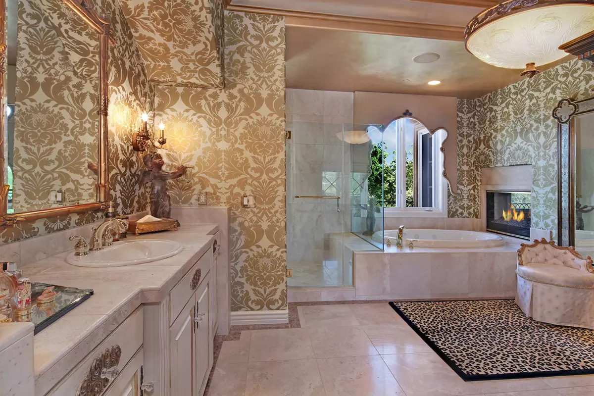 Taustakuva kylpyhuoneessa (120 kuvaa): ominaisuudet vedenpitävä valokuva taustakuva, pestävä kosteutta kestävä itseliimautuva taustakuva ja lasitavarat kylpyhuoneelle. Mikä parempi sovi? Arvostelut 10155_71