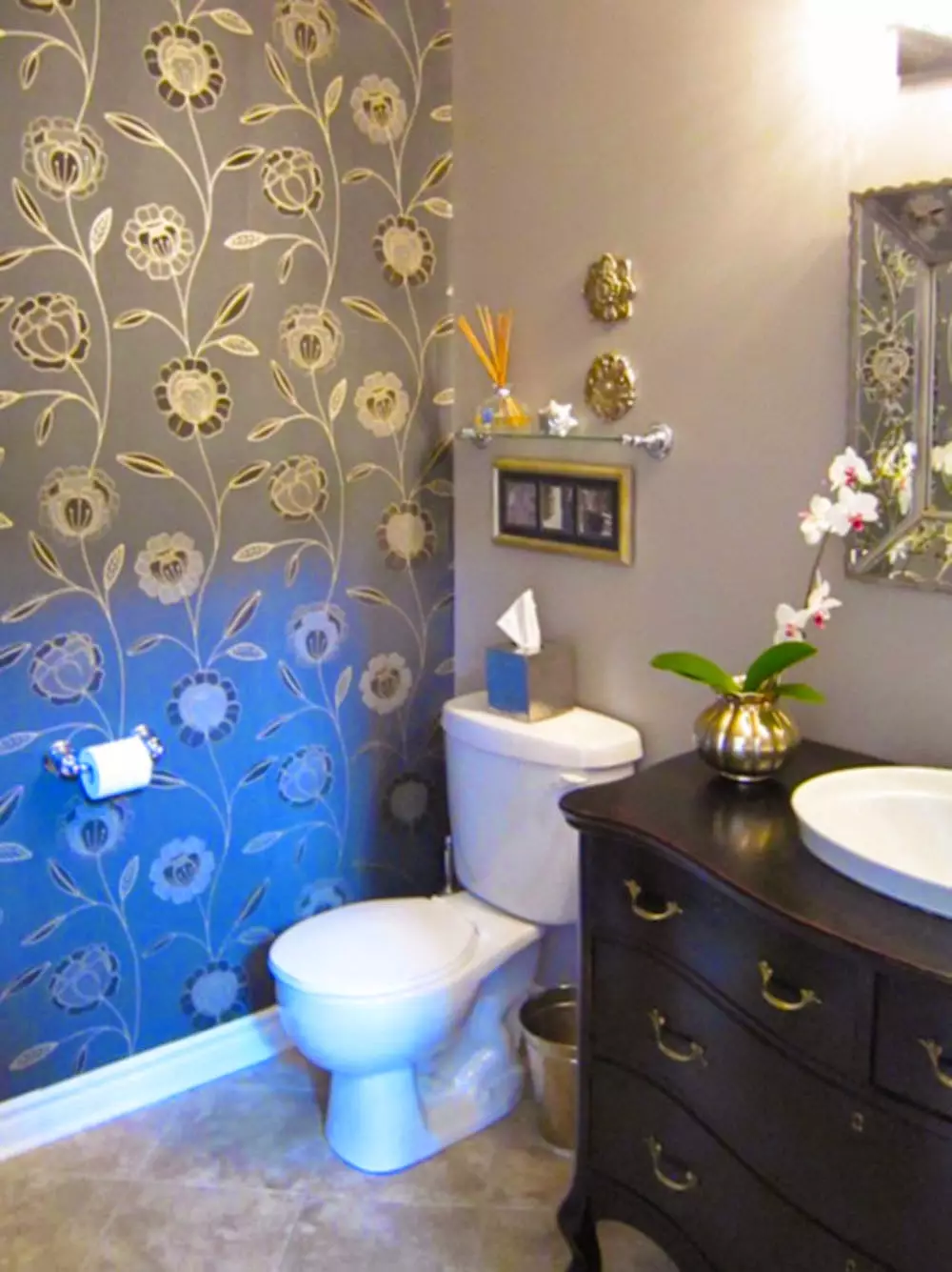浴室壁纸（120张照片）：防水照片壁纸的特点，可用于浴室的可清洗防潮自粘壁纸和玻璃器皿。什么更适合？评论 10155_84