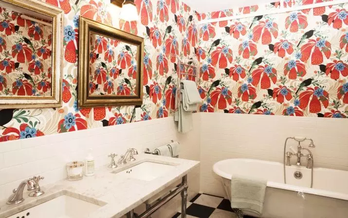 Tapeta v koupelně (120 fotografií): Vlastnosti vodotěsné fotky tapety, omyvatelná samolepicí stěna odolná proti vlhkosti a sklo pro koupelnu. Co je lepší? Recenze 10155_87