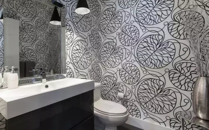باتھ روم میں وال پیپر (120 فوٹو): باتھ روم کے لئے پنروک تصویر وال پیپر، واش قابل نمی مزاحم خود چپکنے والی وال پیپر اور شیشے کا سامان کی خصوصیات. کیا بہتر ہے؟ جائزے 10155_96